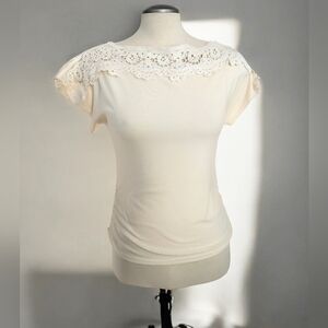 E&M Women's Short Sleeve Top Size Medium Off White With Lace And Side Ruching